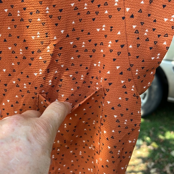 Tempted Los Angeles Triangle Design Rust Orange Blouse Solid Back Keyhole M - Picture 6 of 16